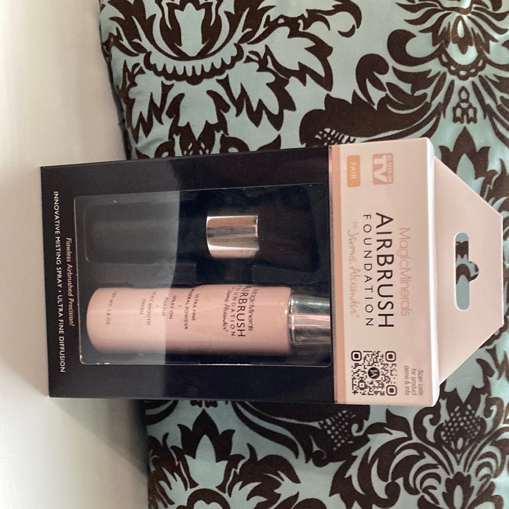 Magic Minerals Airbrush Foundation in shade Fair